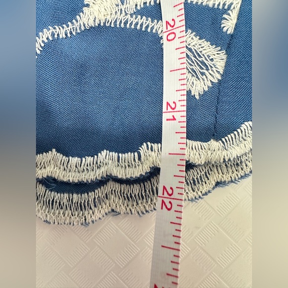 NWT SZ L Solitaire Blue and White Embroidered Blouse - Picture 8 of 8